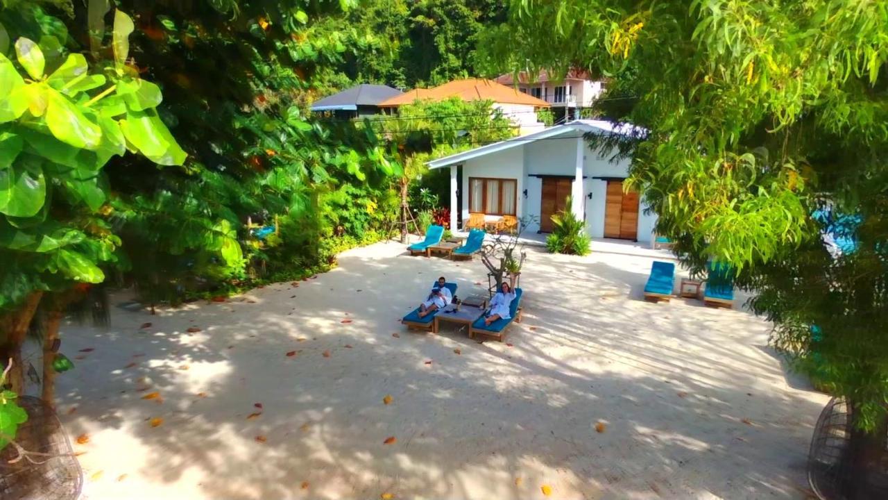 The Mooring Resort Panwa Beach Esterno foto